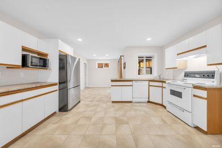 539 Linton Street apartment — Coquitlam, BC (1-Bedroom) - 1 Bedroom - Photo 2