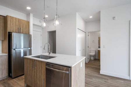 Brand New 2 Bedroom in Sterling at Bell Centre B2-B8 – First 2 Months Rent Free! - Photo 2