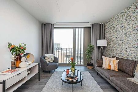 Westfield Avenue, Stratford, E20 - Photo 4