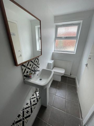 Room in a Shared House, Grasmere St, L5 - Photo 5