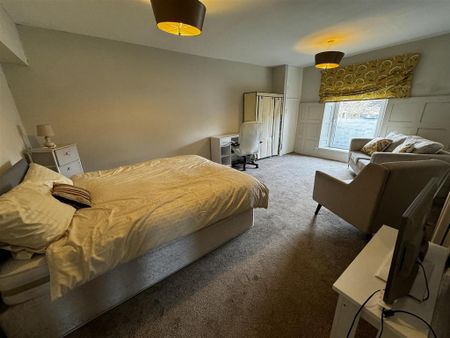 3 bedroom apartment to rent - Photo 2