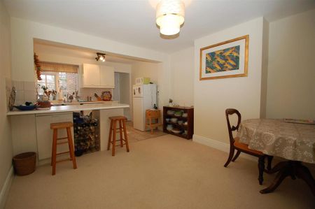 2 bedroom end of terrace house to rent - Photo 5