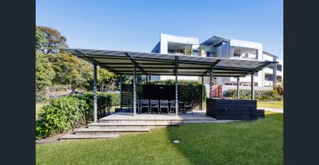 Spacious Ground-Floor Apartment with Private Courtyard | 2 Bed, 2 Bath, 1 Car + Storage | Resort-Style Living - Photo 4