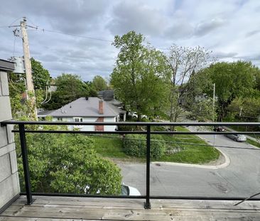 427 Ravenhill Avenue - 3 - Photo 2