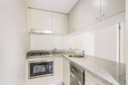 Spacious 1 Bedder in the Forum - Photo 5