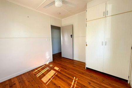 Spacious Family Home in Great Location! - Photo 3