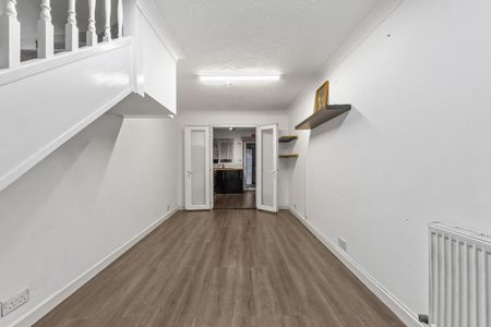 Bourne Drive, Mitcham, CR4 - Photo 2