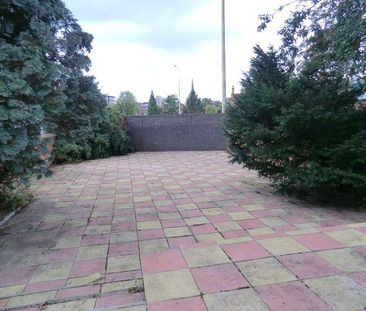 Large Spacious Room By Coventry Train Station, CV1 - Photo 2