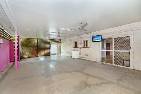Vintage 2 Bedroom Unit!! DOWNSTAIRS UNIT ONLY - Photo 2