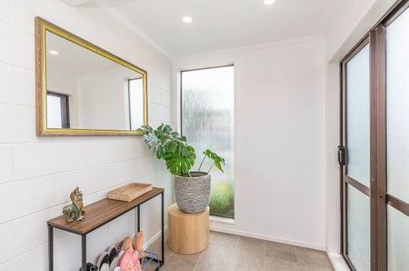 Maupuia Living - Photo 2