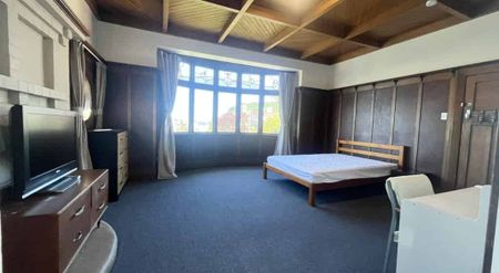 Newly Renovated Self-Contained Apartment - Photo 5