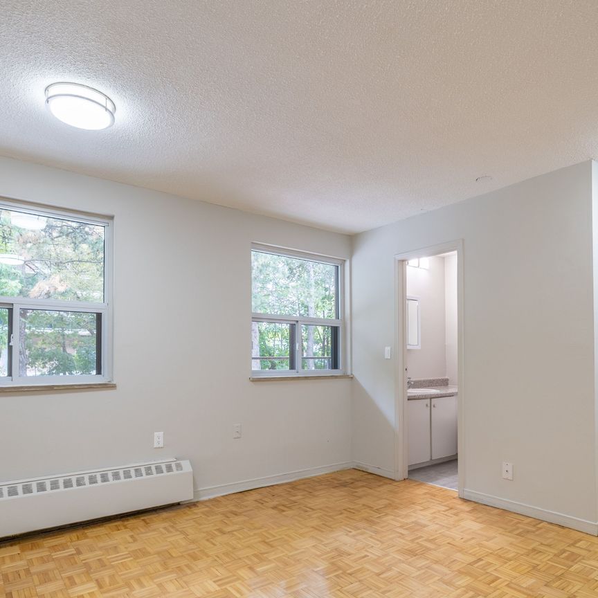 For Lease - 573 North Service Road Unit# 401, Mississauga, Ontario - Photo 1