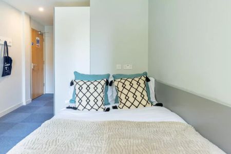 Gold En Suite - Photo 2