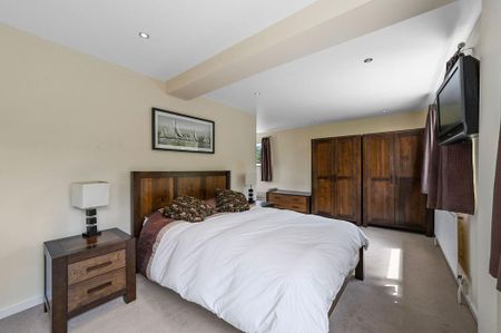 4 bedroom detached house to rent - Photo 3