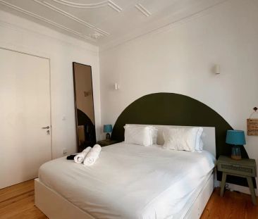 Room for rent in 6-bedroom apartment in Arroios - Photo 4
