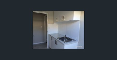 Stylish Three-Bedroom Villa in a Prime Location - Photo 5