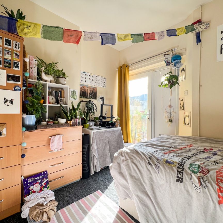 Pen-Y-Wain Road, Roath - Photo 1