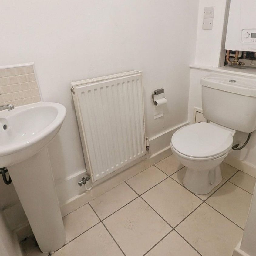 2 bedroom House To Let - Photo 1