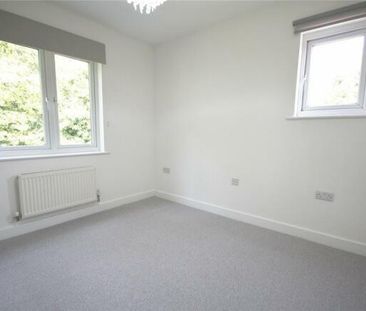 Lydger Close, Woking, Surrey, GU22 - Photo 4