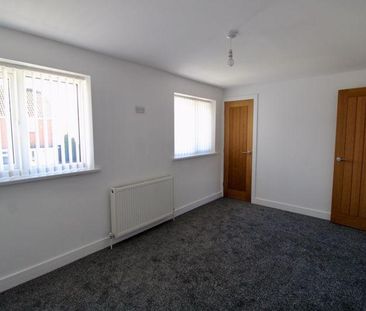 2 bedroom semi-detached house to rent - Photo 3
