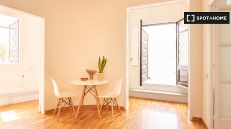 barcelona, Catalonia 08022 - Photo 2