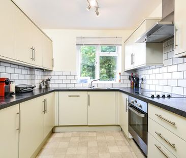3 bedroom flat to rent - Photo 5