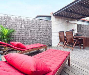 Carrer de Ballester, Barcelona, Catalonia 08023 - Photo 2