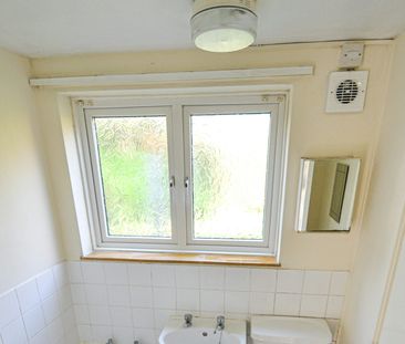 Flat to rent on - Photo 2