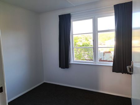 Sunny Family Home in Wainuiomata - Photo 4