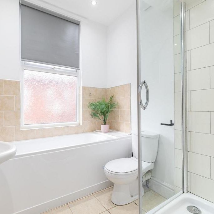 6 bedroom house to rent - Photo 1