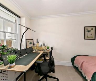 Stunning Hampton Court Sanctuary – Weekdays (plus a Furry Co-worker!) - Photo 3