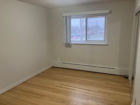 355 St. Anne's Road, Manitoba, R2M 3B6, Winnipeg - Photo 1