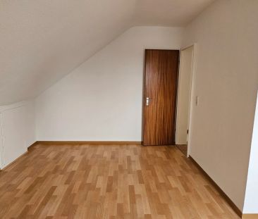 Moderne Dachgeschosswohnung im Grünen - Photo 1