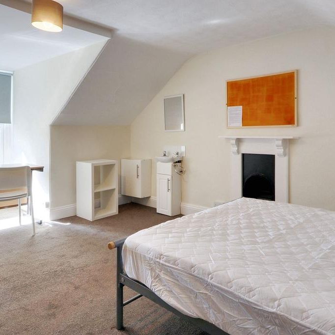 6 bedroom terraced house to rent - Photo 1