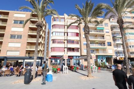 Apartamento en el Paseo Maritimo en Torrevieja. - Photo 5