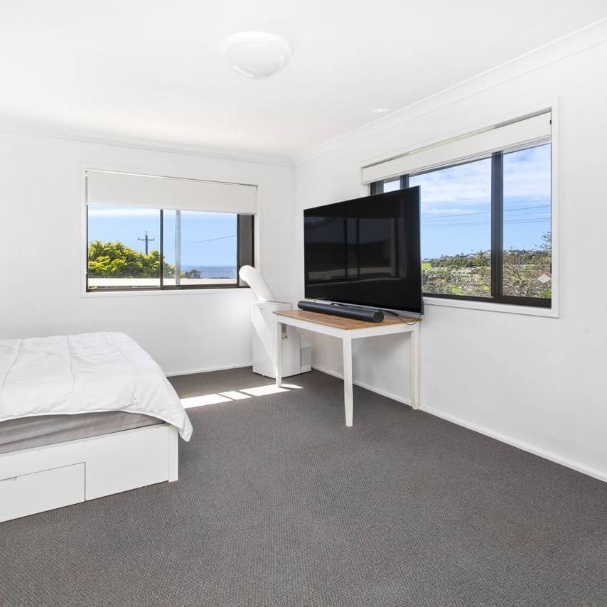 'Sea' Easts Beach - 4 bedroom home & more - Photo 1