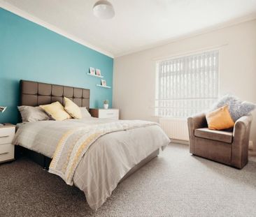 1 bedroom in a flat share to rent - Photo 2