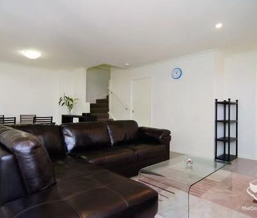 Double garaged 3 bedroom townhouse in Central Calamvale area - Photo 5