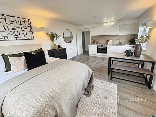 Studio to rent - Photo 1