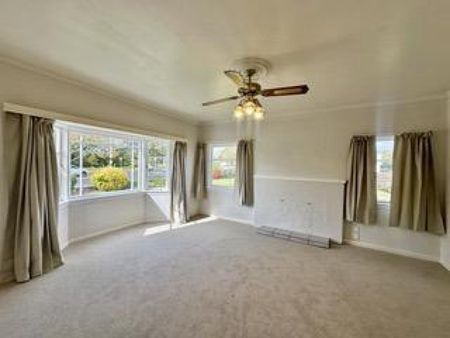 Iconic Location- 6-12 Month tenancy approx - Photo 3