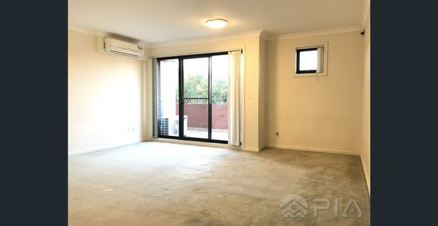 2 bedroom unit available available - Perfect for family!! - Photo 1