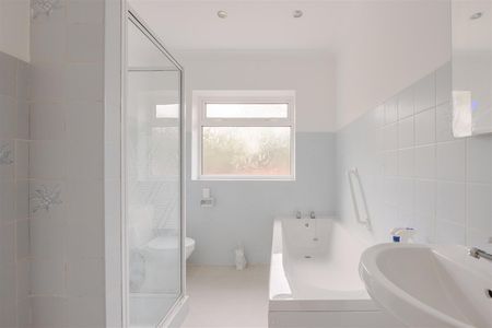 To Let 3 Bed Bungalow - Semi Detached - Photo 5