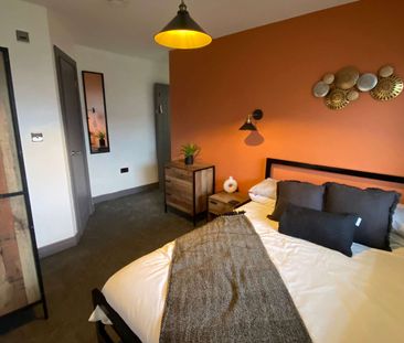 Modern Double Room in Shared House Room 2 - Photo 5