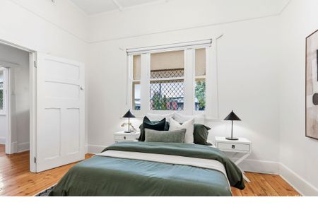 Spacious Family Home in Highly Desirable Suburb - Photo 2