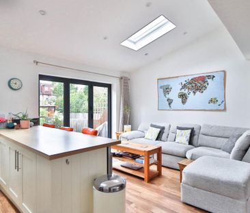 3 bedroom end of terrace house to rent - Photo 1