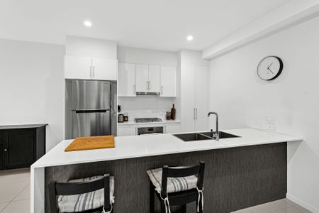 Three Bedroom Home 6 month lease only - Photo 2