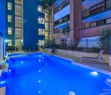 Fully Furnished 1 Bedroom Apartment with Car Space – Prime Fortitud... - Photo 2