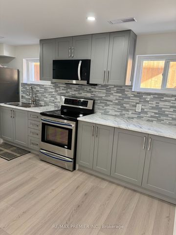 For Lease - 18 Madonna Gardens, Toronto, Ontario - Photo 3