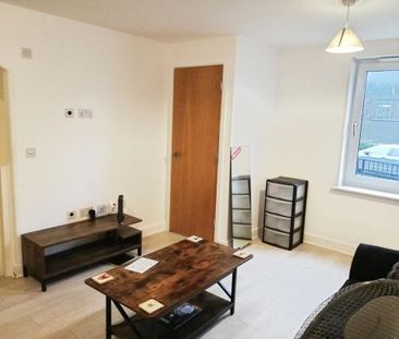 2 bedroom end of terrace house to rent - Photo 3