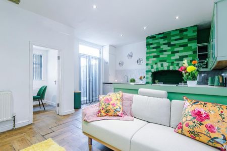 4 bedroom end of terrace house to rent - Photo 4